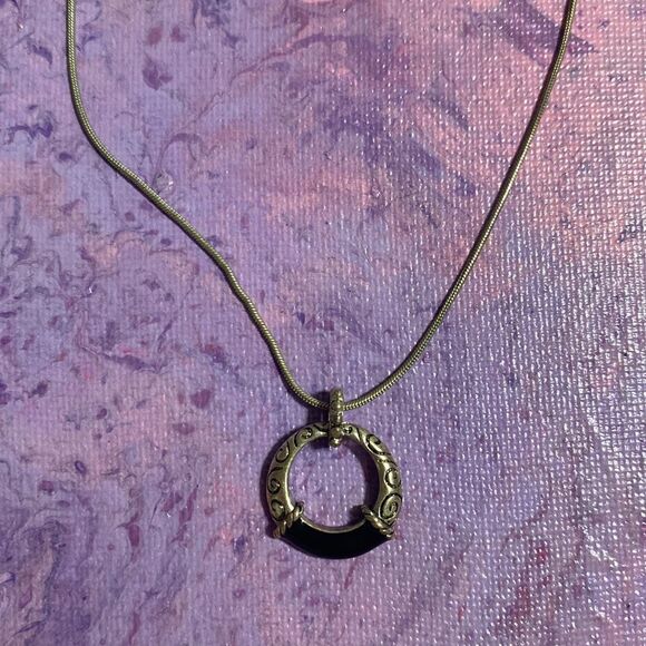 Silver Toned Necklace with Round Pendant Costume Jewelry - Picture 3 of 5